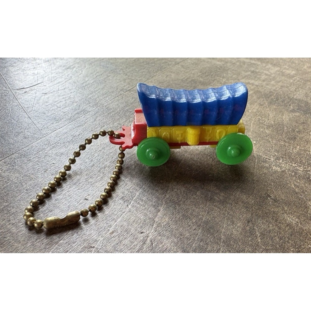 Vintage plastic gumball novelty prize take apart puzzle keychain covered wagon